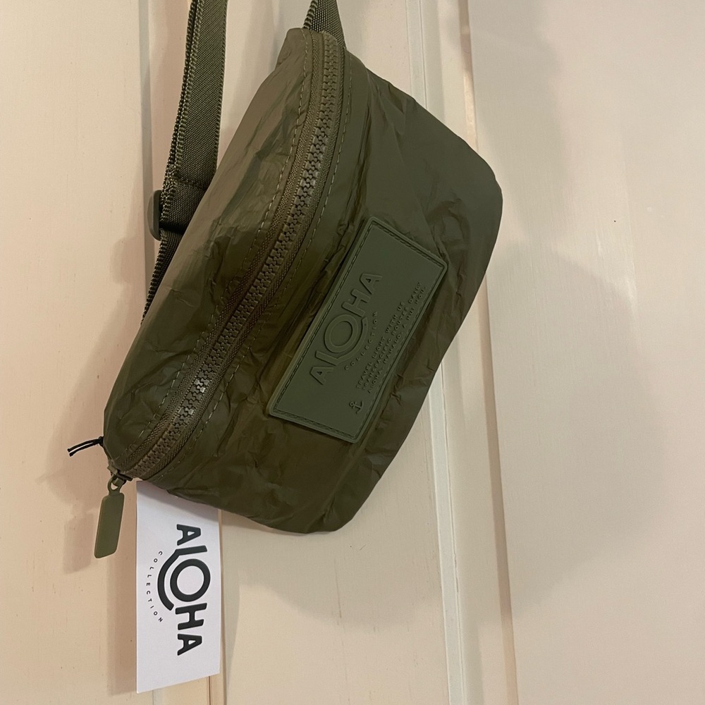ALOHA Dark Green Belt Bag